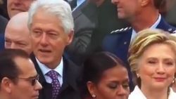 Hillary Clinton eşi Bill'in İvanka'ya bakışlarını yakaladı