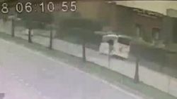 Yolcu otobüsünün devrilme anı kamerada