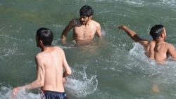 Yüksekovalıların Dağlıca Plajı