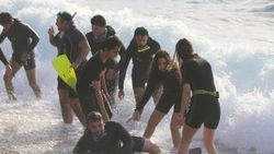 Denizde Türk bayrağı açan dalgıçların zor anları