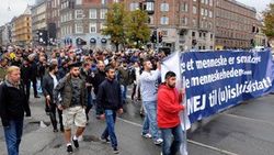 Danimarkalı Müslümanlardan IŞİD protestosu