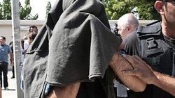 Yunanistan'a kaçan darbeciler iltica için yalvaracak