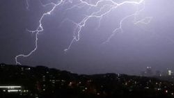 İstanbul'da sağanak yağış gece boyunca etkili oldu