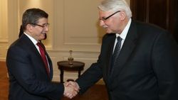 Davutoğlu Polonyalı Bakan ile bir araya geldi