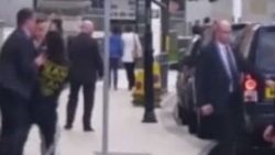 İngiltere Başbakanı David Cameron'a saldırı İZLE