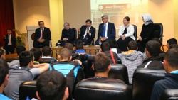 Davutoğlu cezaevindeki gençleri ziyaret etti