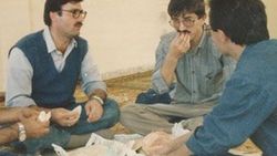 Yer sofrasını paylaştğı arkadaşı Davutoğlu'nu anlattı