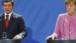 Davutoğlu ile Merkel terör saldırılarını görüştü