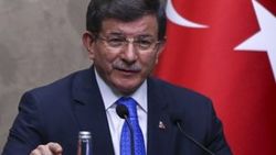 Davutoğlu Silopi'den aldığı ayakkabıları İran'da giydi