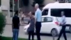 Elazığ'da süs havuzuna giren çocuğa zabıta dayağı