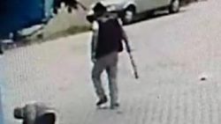 Yaşlı adamı demir sopayla dövdü serbest kaldı