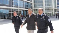 20 yıldır kendisini döven oğlunu tutuklattı