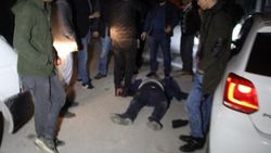 Hırsızı önce dövdüler sonra polise teslim ettiler