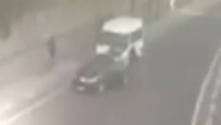 Diyarbakır'da bombalı aracın durdurulduğu an