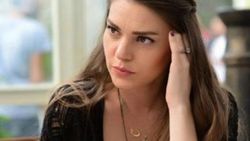 Aslı Enver sinirlendi