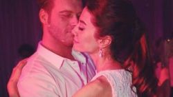 Kıvanç Tatlıtuğ ve Başak Dizer'den aşk pozu