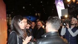 Cem Yılmaz'dan Ahu Yağtu'ya göz hapsi