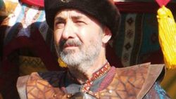 Mehmet Aslantuğ'un oğlu babasının izinde