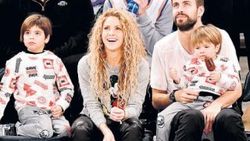 Shakira çocuklarla maçta
