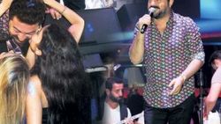 Kadın hayranları Serkan Kaya'yı öpmeye doyamadı