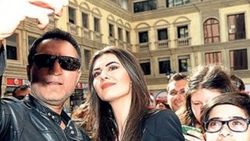 Rafet El Roman bekarlığın tadını çıkarıyor