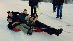 Erzurumlu dedelerin leğenle kar keyfi
