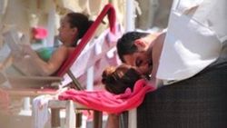 Demet Akalın'ın aşk tatili sürüyor