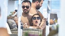 Demet Akalın'ın Bodrum'da romantik tatili