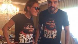 Demet Akalın'ın ayakları tartışma yarattı