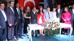 Kırşehir'de demokrasi nöbetinde nikah kıyıldı