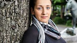Denise Kosek Mesut Özil'in kız kardeşi olduğunu ispatladı