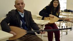 70 yaşında müzisyen oldu