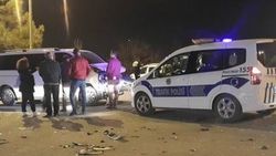 Denizli’de kamyonet ile otomobil çarpıştı: 9 yaralı