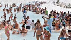 Yabancı turistlerin yeni mekanı Pamukkale