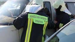 Denizli'de minibüste bırakılan bebeği itfaiye kurtardı