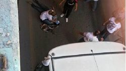 Tünelden geçen otobüsün önüne atladı