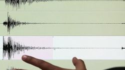 Endonezya'da 5,6 büyüklüğünde deprem