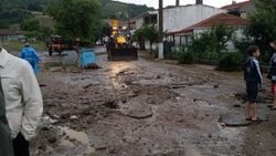 Çanakkale'de dere taştı evleri su bastı