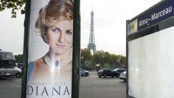 Diana'nın afişi Paris caddelerinde