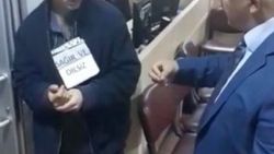 Sağır ve dilsiz dilenci, bülbül gibi şakıdı