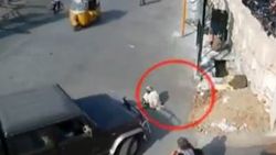 Aracıyla dönüş yaparken dilenciyi ezdi