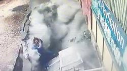 Diyarbakır'da kaldırım çöktü: 2 yaralı