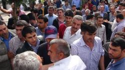 Diyarbakır'da şoförler belediye binasını bastı