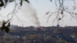 Diyarbakır'da yakılan okullar tekrar ateşe verildi