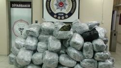 Diyarbakır'da 2 ton 840 kg esrar ele geçirildi