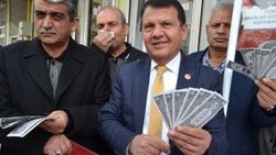 Adıyaman’da muhtarlar dolarları ateşe verdi