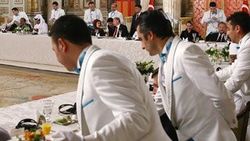 İİT heyeti konuklarına Dolmabahçe'de akşam yemeği