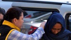 Hırsızlık zanlısı kadın yatak odasında yakalandı