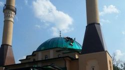 İstanbul Ahat Camii'ne havan topu isabet etti