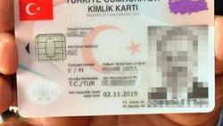 Annesinin fotoğrafını oğlunun kimlik kartına bastılar